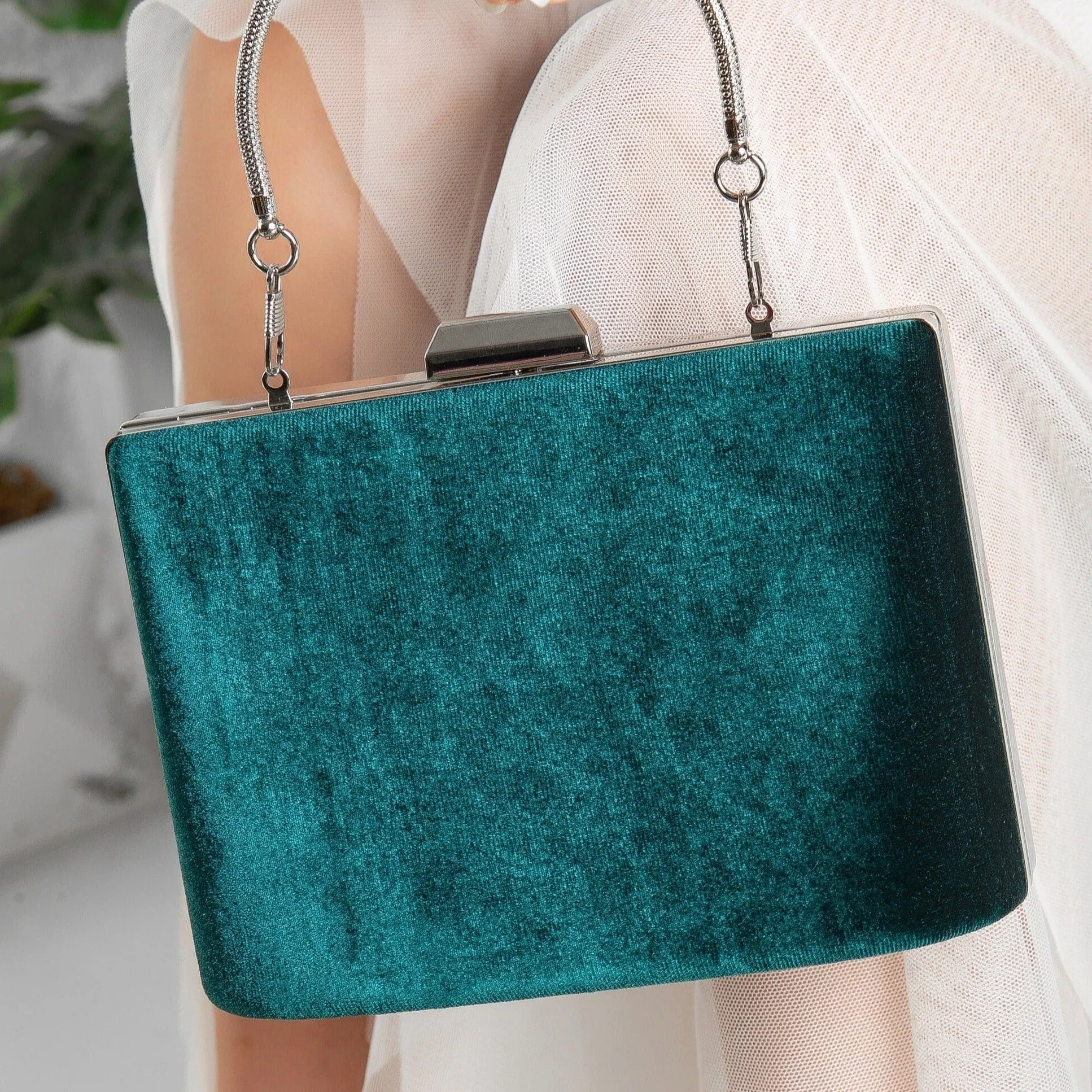 Alba Vegan Velvet Clutch | Green