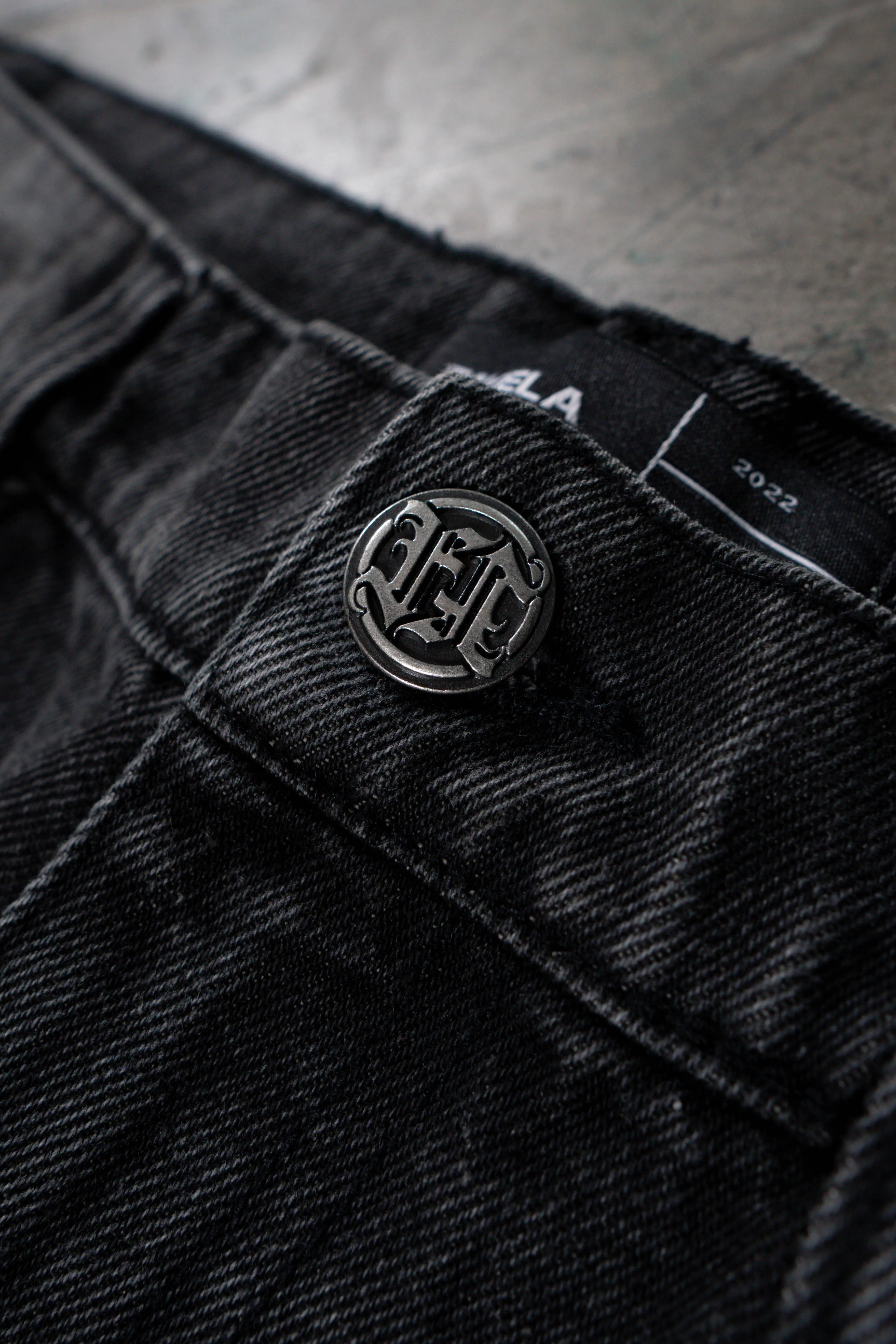 AVES BLACK DENIM