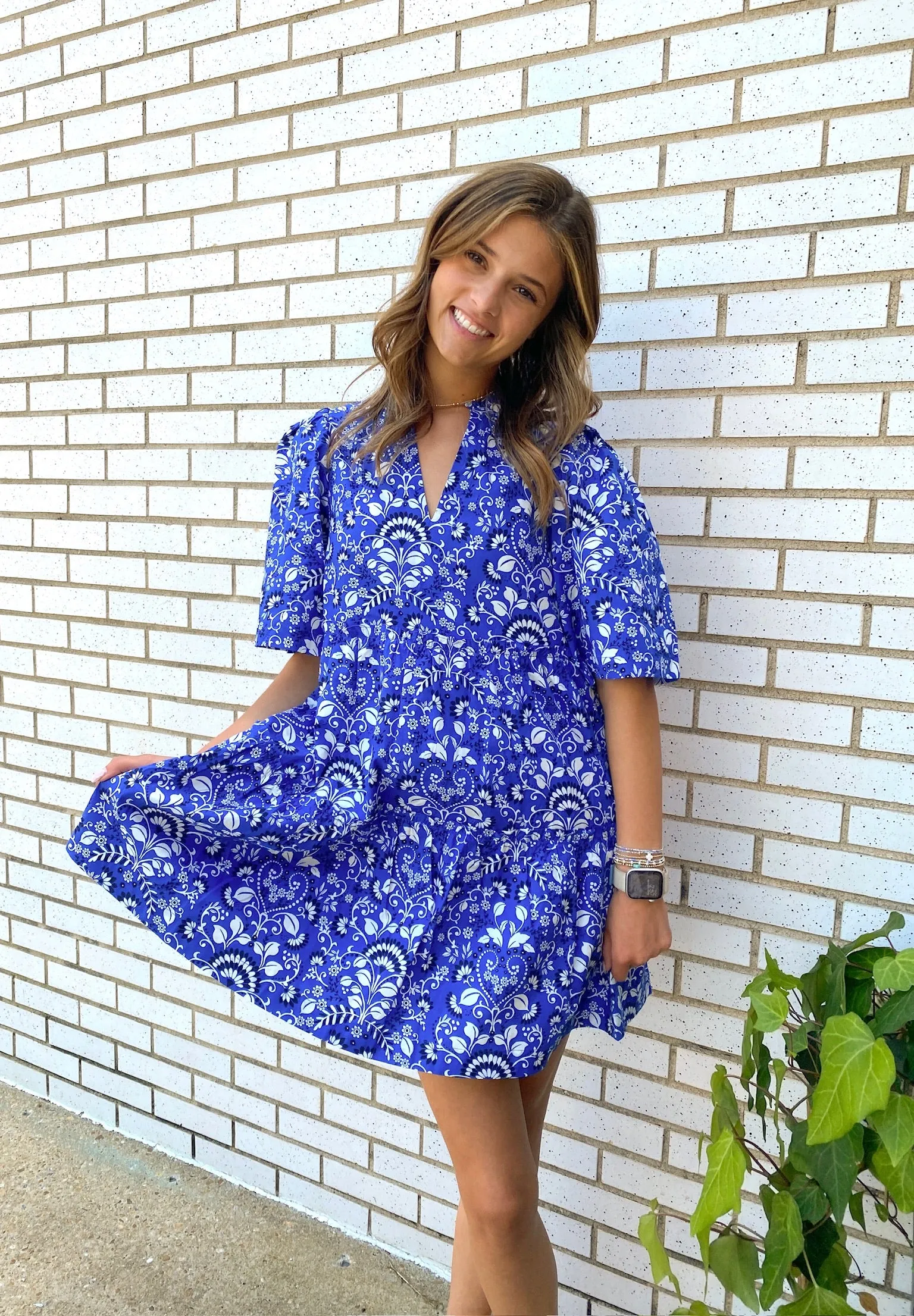 BLUE LULU FLORAL TOMALES SPLIT NECK SHIFT DRESS