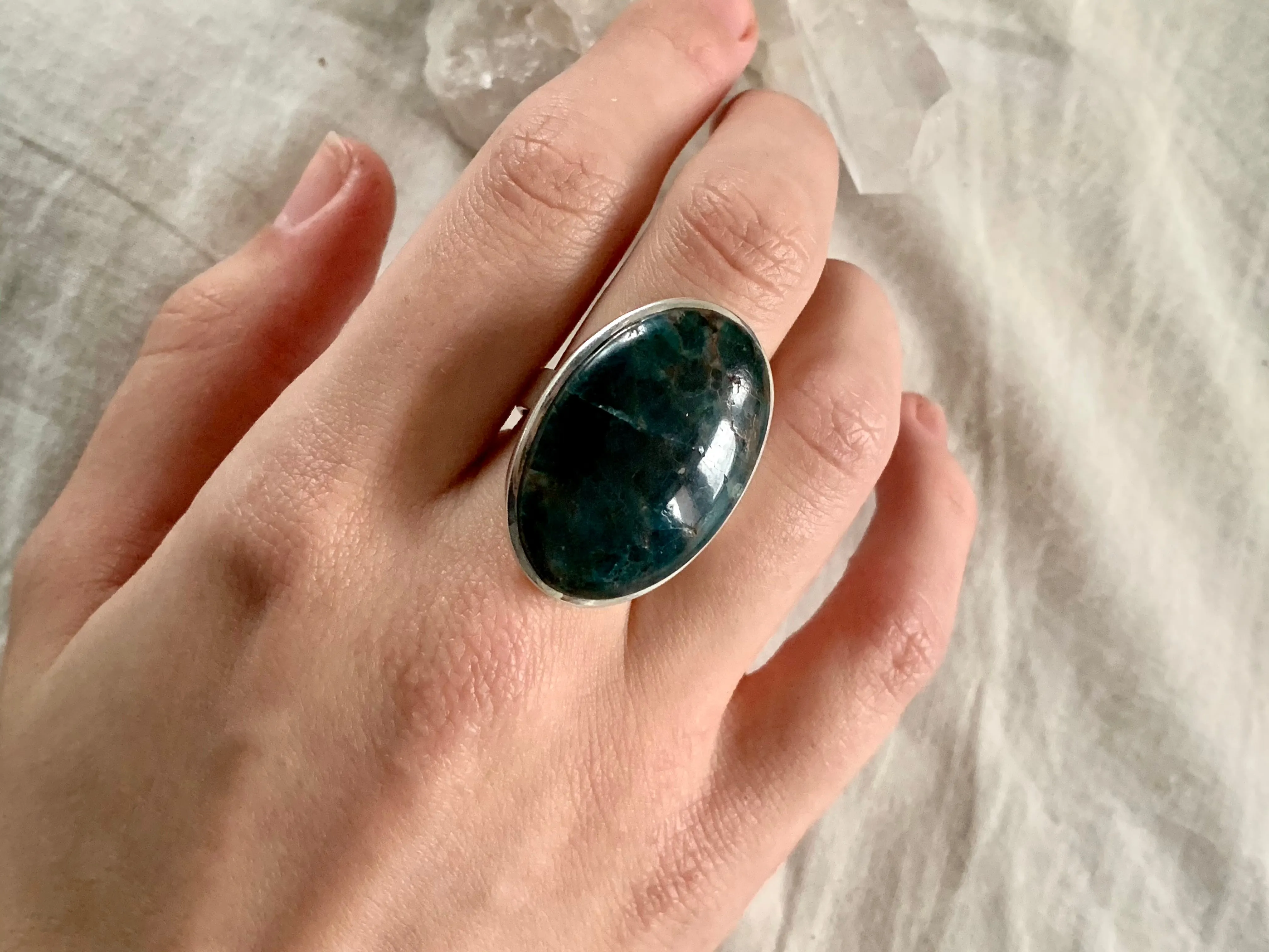 Dark Blue Apatite Akoni Ring - Large Oval (US 8.5)