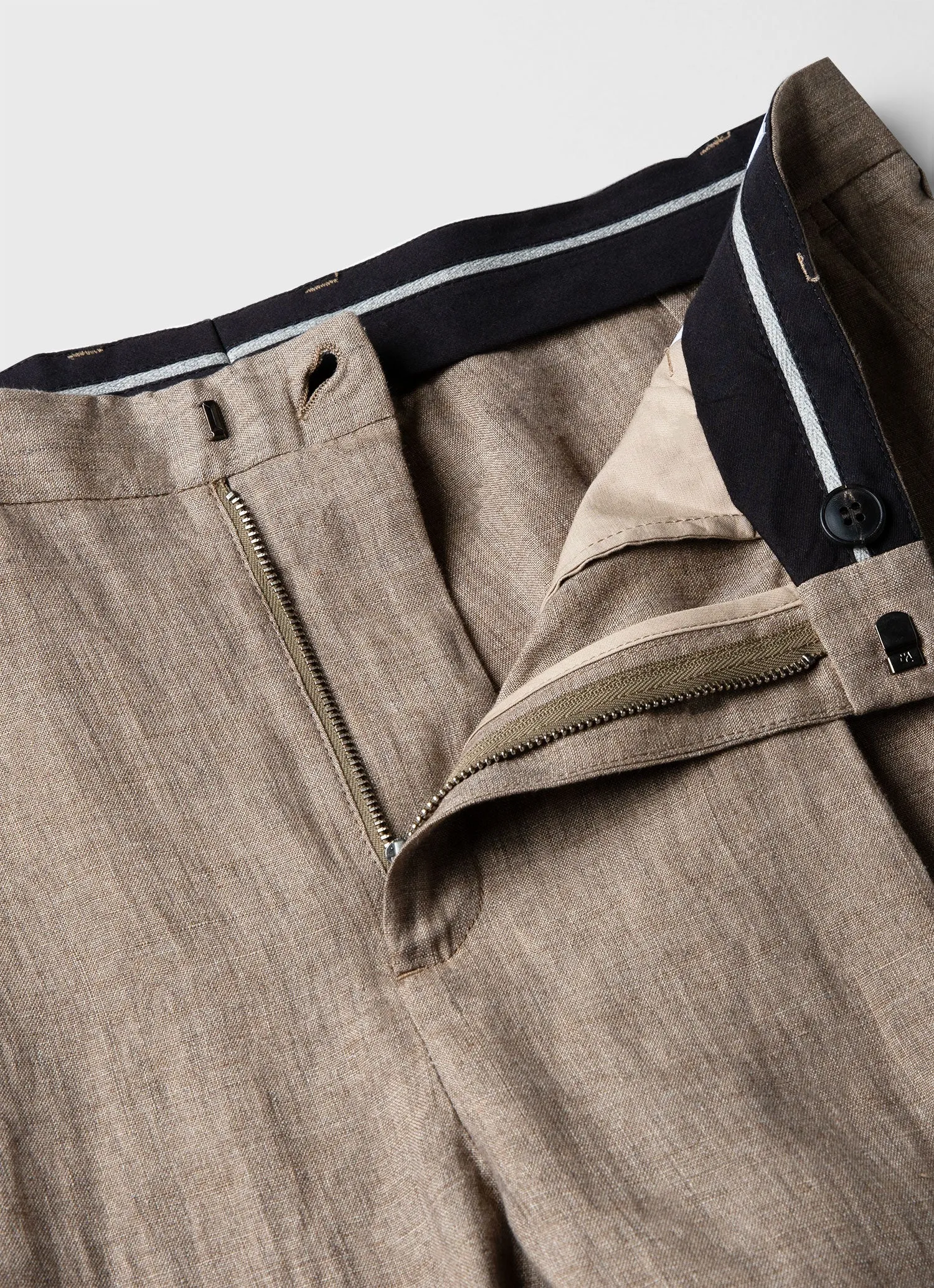 Men's Linen Two-Piece Suit in Dark Sand