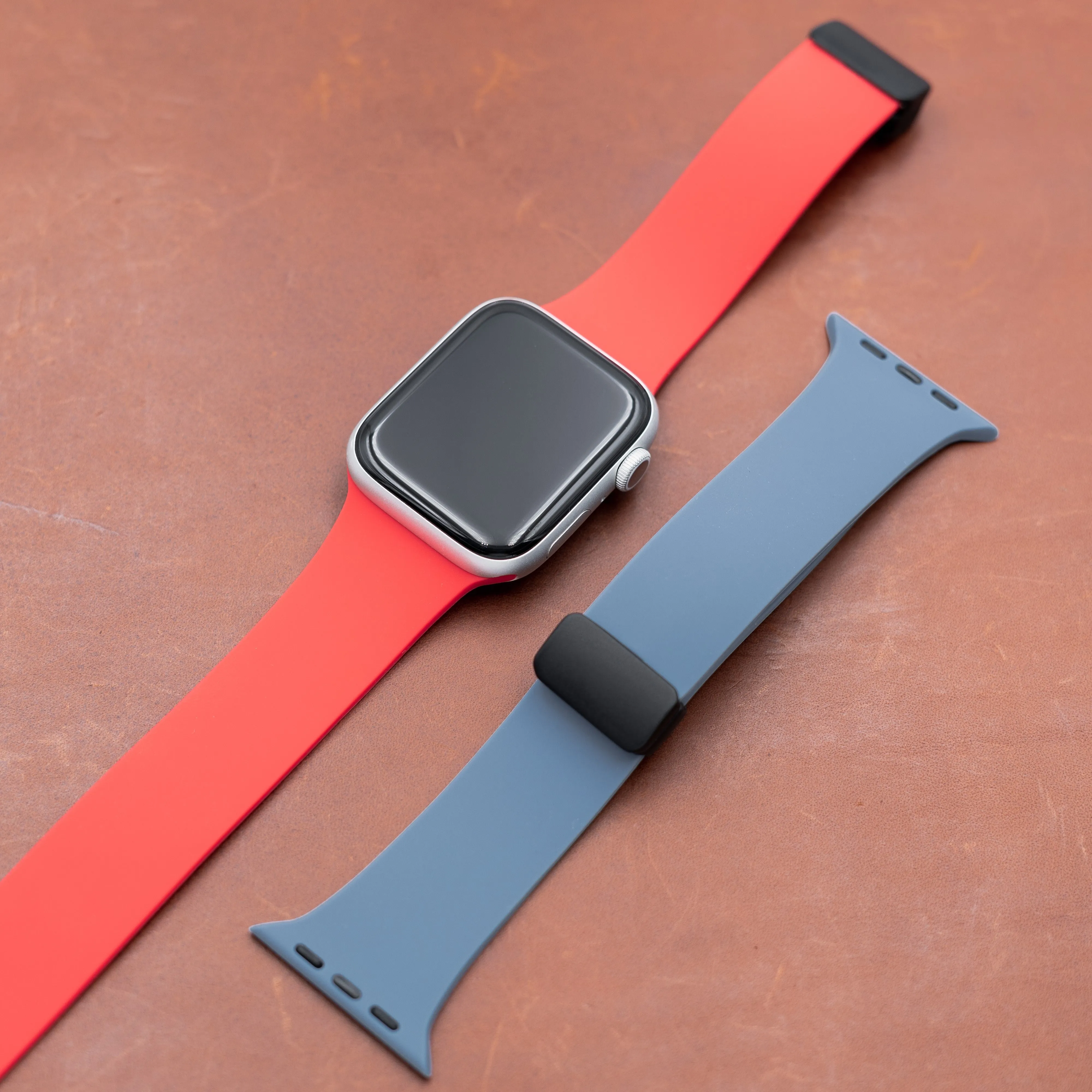 Rubber Strap w/ Clasp in Blue (Apple Watch)