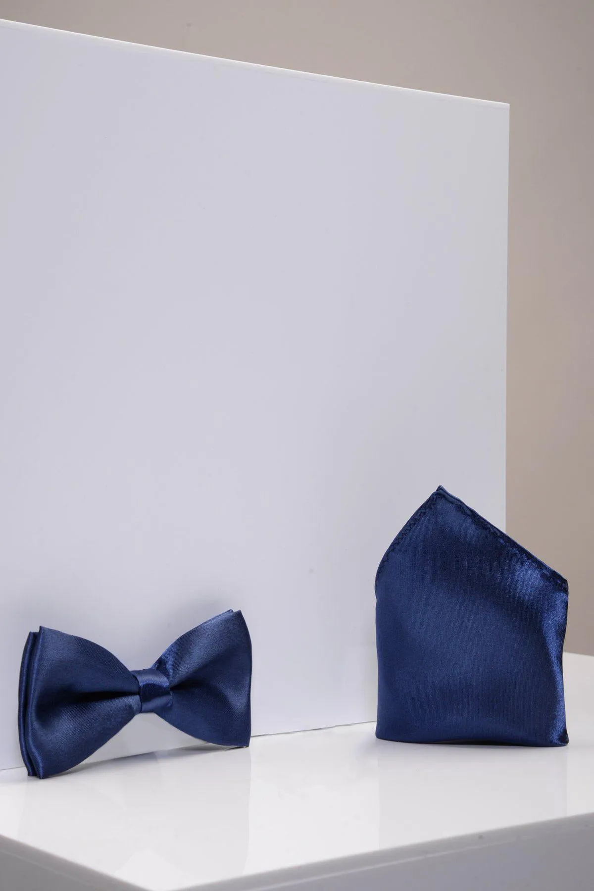 STANLEY - Satin Bow Tie and Pocket Square Set In Navy