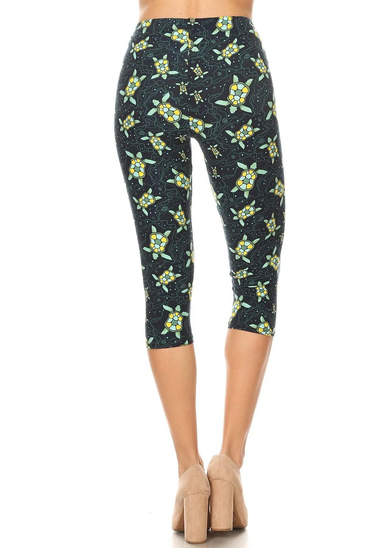 Women's Plus Colorful Sea Turtle Starfish Printed Cropped Capri Leggings - One Size / Blue